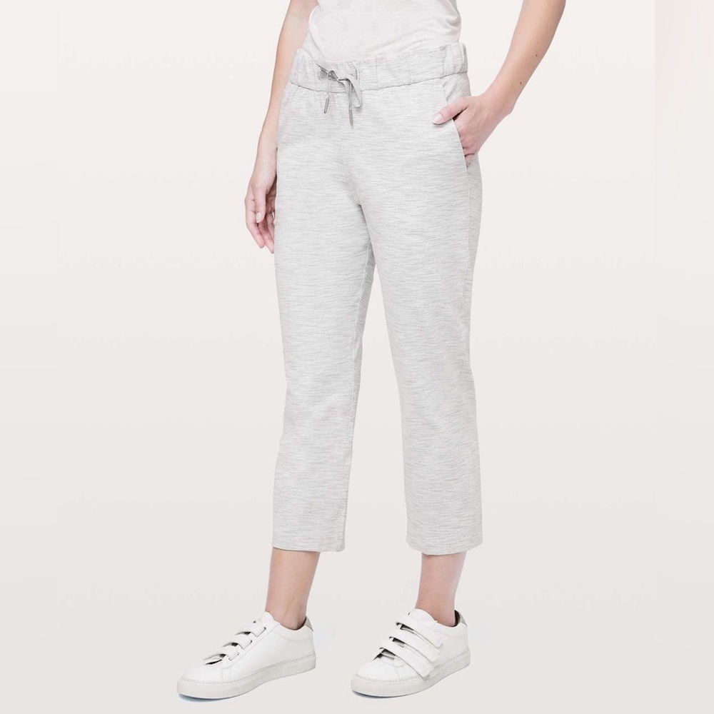 Lululemon On The Fly Crop Wee Are From Space Nimbus Battleship - size 8